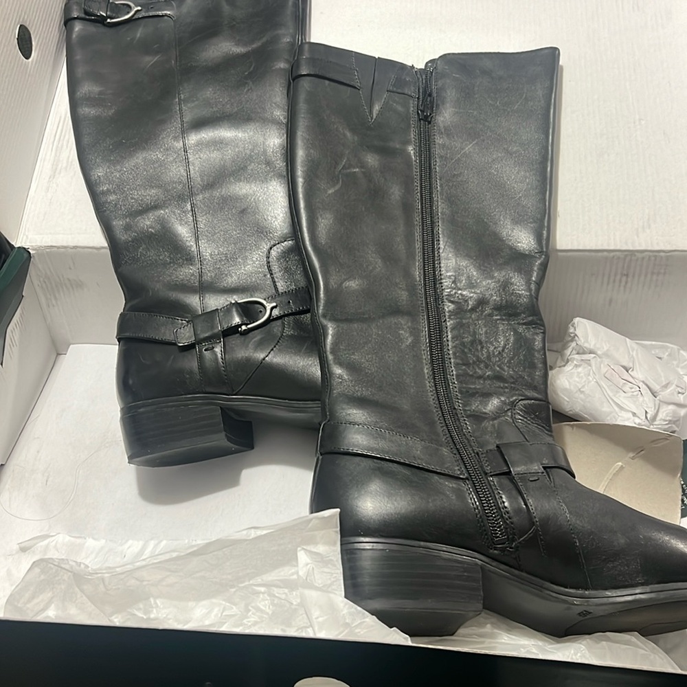 Boots only wear them twice 7.5 woman